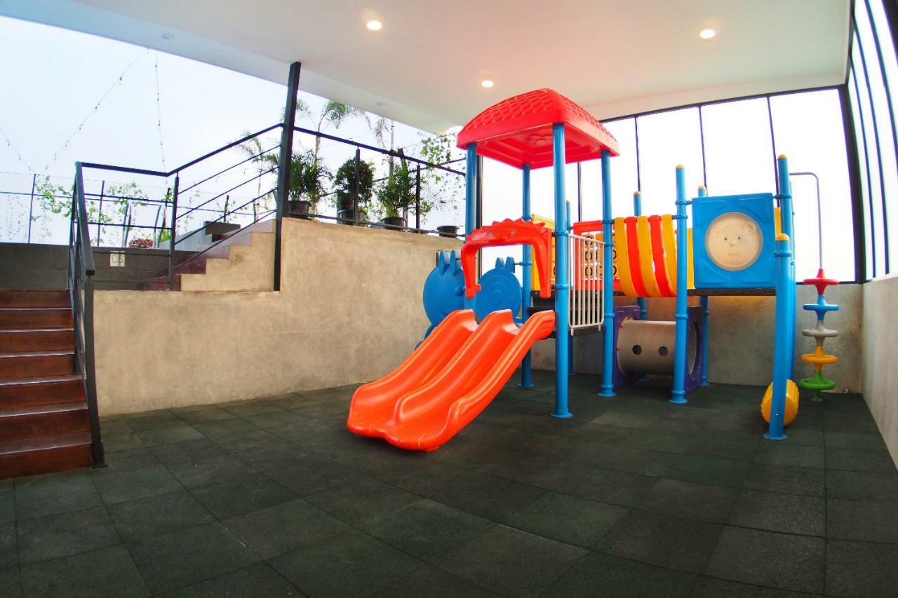 Aviary Bintaro Hotel Серпонг Екстериор снимка